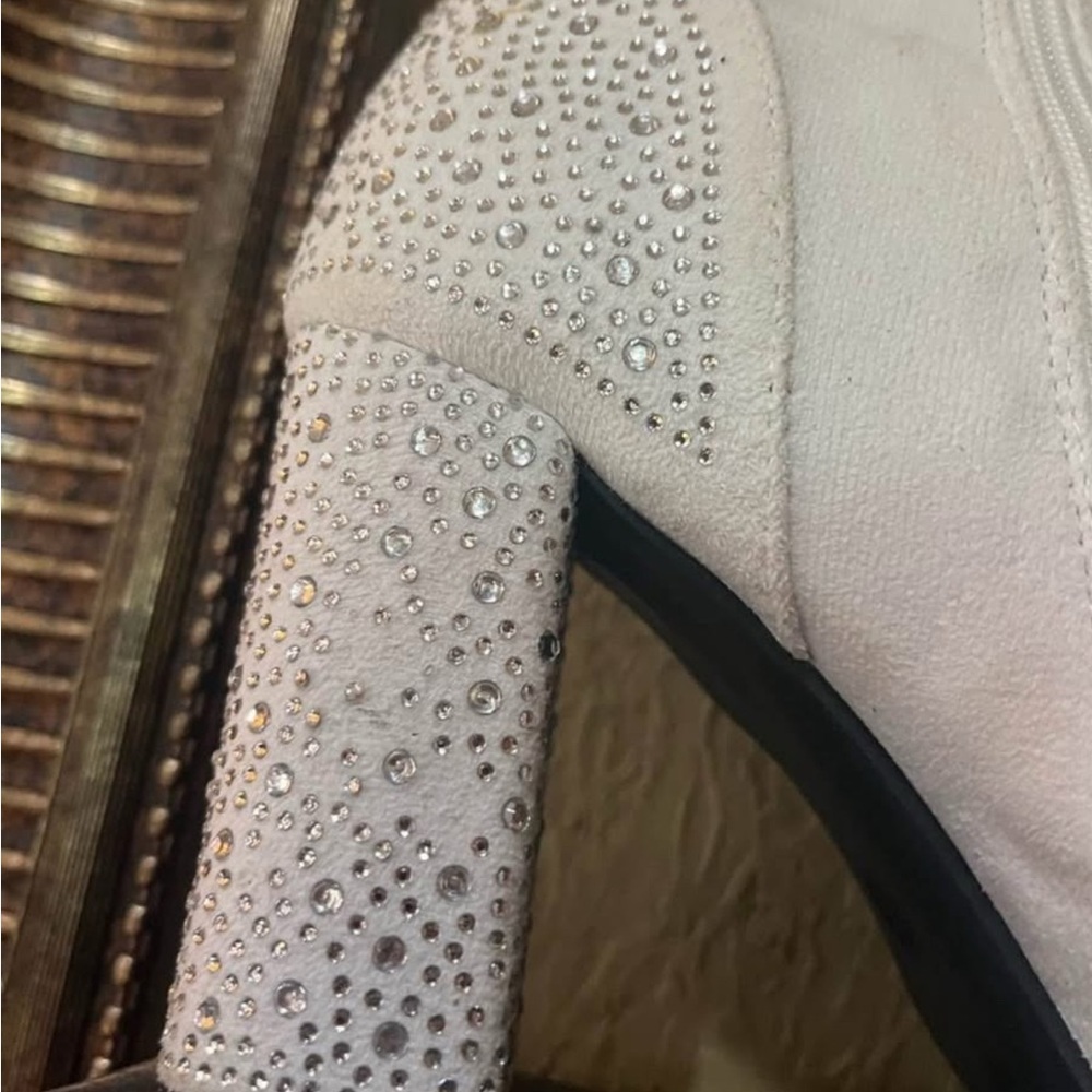 Pierre Dumas White Heeled Boots with Pointed Toe - Picture 7 of 9